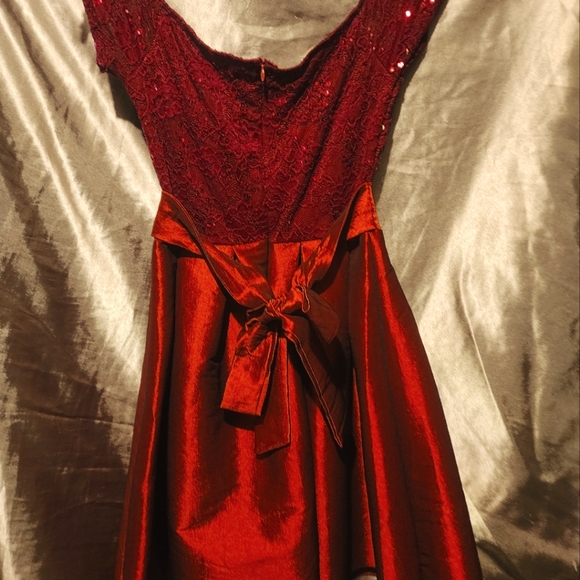 Maroon fancy dress, size 0 gorgeous dress - Picture 2 of 6